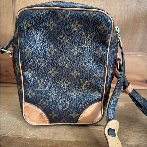 Louis Vuitton Camera Bag - Picture 2 of 7